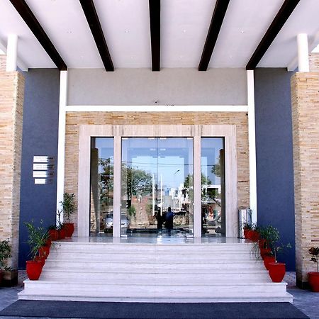 Continent Hotel Nawanshahr Nawāshahr Esterno foto