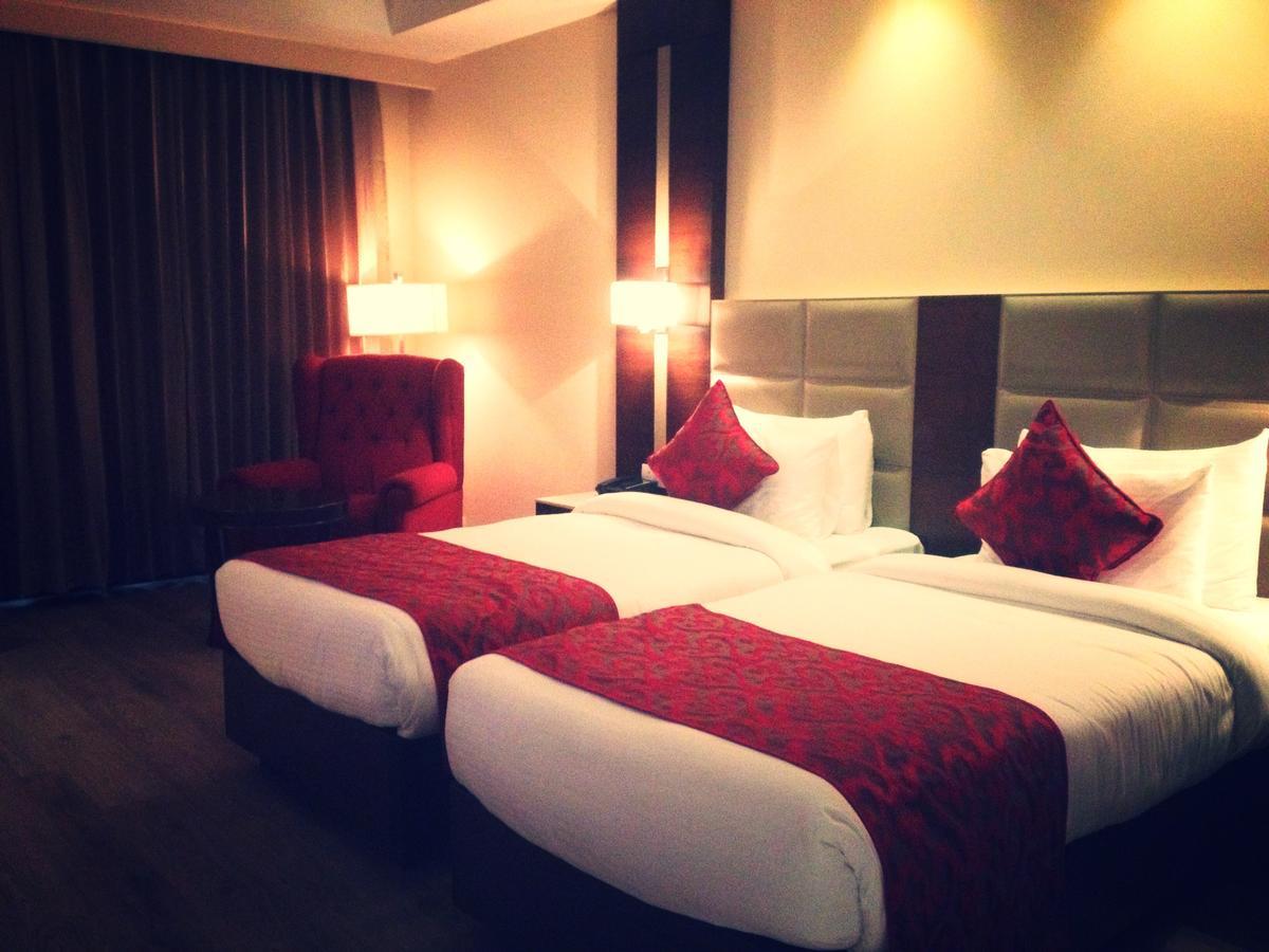 Continent Hotel Nawanshahr Nawāshahr Esterno foto